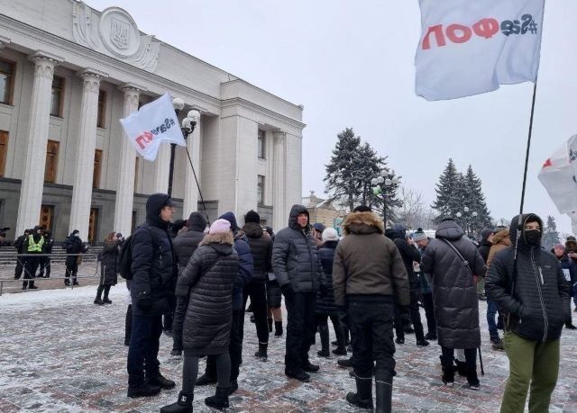 В Киеве под Радой собираются ФОПы, сегодня силовиков намного больше митингующих