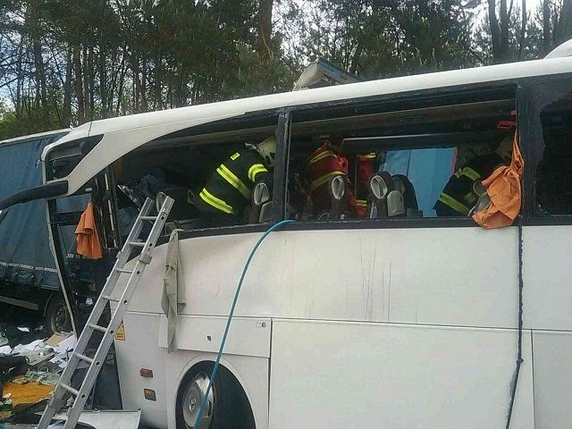 1 погиб, 59 пострадали: В Словакии произошло масштабное ДТП с участием фуры и автобуса