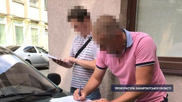 В областном центре Закарпатья экс-директора аэропорта и его пособников поймали на растрате бюджетных денег