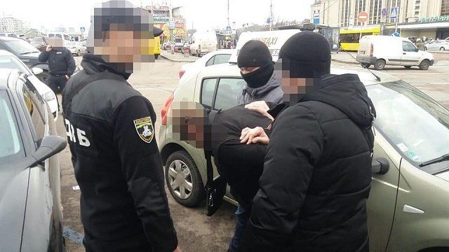 В Закарпатье прокуратура и ГБР разоблачили полицейского при получении взятки