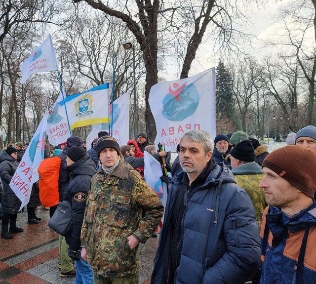 "Антивакцинаторы" снова устроили акцию протеста под Радой в Киеве 