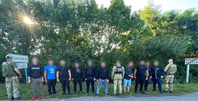 Больше десятка уклонистов поймали за сутки на границе в Закарпатье