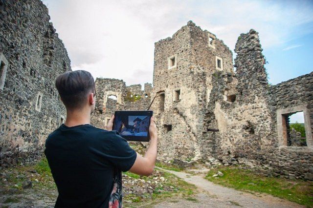 Побродить и окунуться в атмосферу Невицкого замка XVI века в Закарпатье можно в компьютерной игре