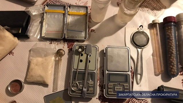 От закупки прекурсоров до сбыта амфетамина: Житель Закарпатья наладил наркобизнес в собственном доме