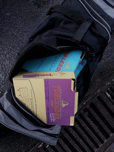 Через “зеленый коридор” на КПП Ужгород контрабандист пытался провезти 174 кг шоколада