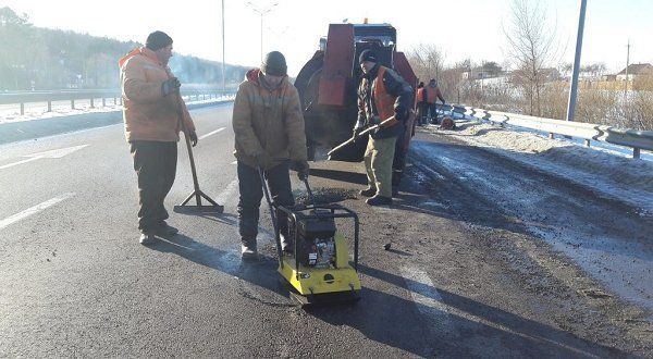 Автодор уже занялся ремонтом трассы "Киев-Чоп"