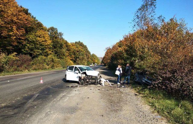 Троє людей постраждали у ДТП біля Мукачева, одна із жертв — на межі життя та смерті