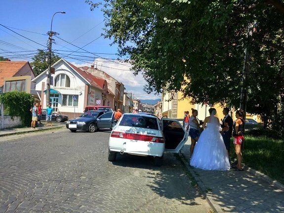В Мукачеве свадебный кортеж попал в ДТП