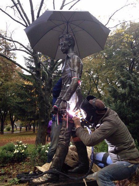 В Ужгороде обновили памятник венгерскому поэту Шандору Петефи