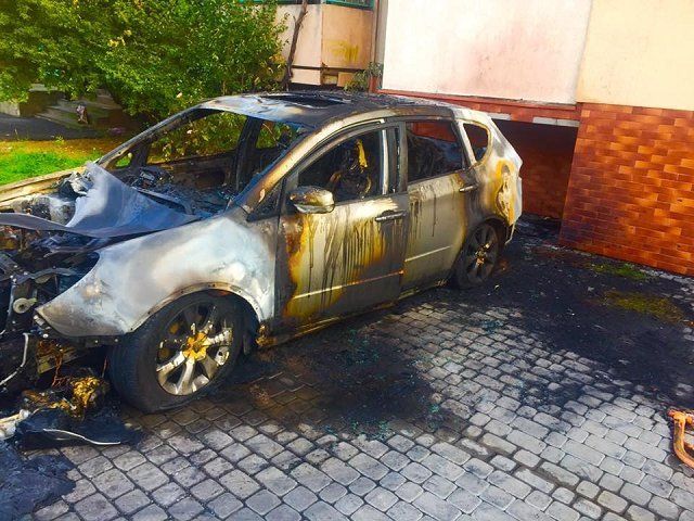 Ночью в Ужгороде полностью сгорела иномарка