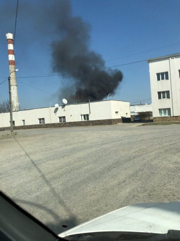 В Ужгороде пылают склады: Люди в панике, пожарные едут