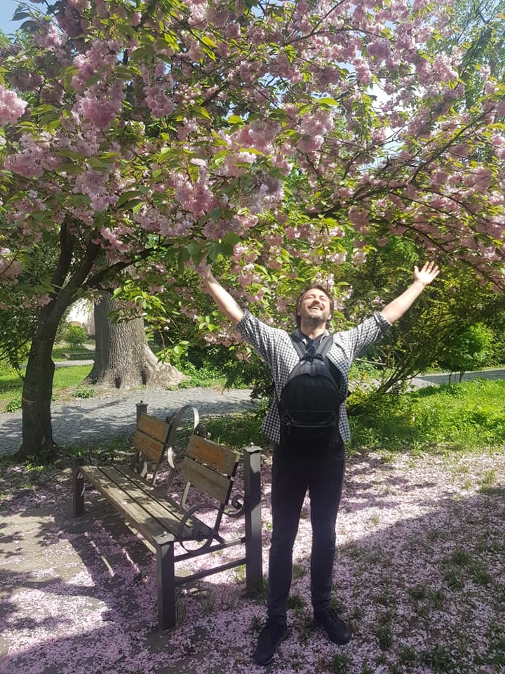 Сергей Притула впервые увидел цветение сакуры в Закарпатье 