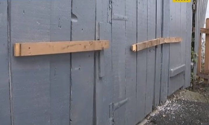 Туалет, в который упал первоклассник в Закарпатье, официально закрыли от греха подальше 