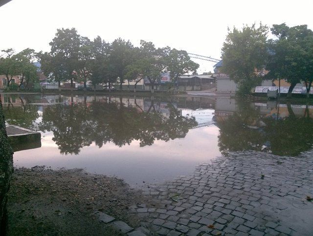 На автовокзале в Сваляве образовалось озеро