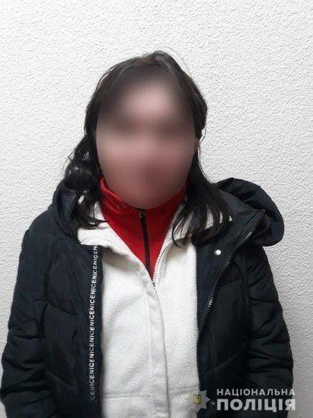 Ножом в грудь: На Закарпатье озверевшая женщина зарезала парня, младше её на 10 лет 