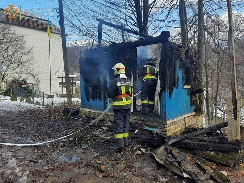 В Закарпатье на территории туристического городка был пожар 