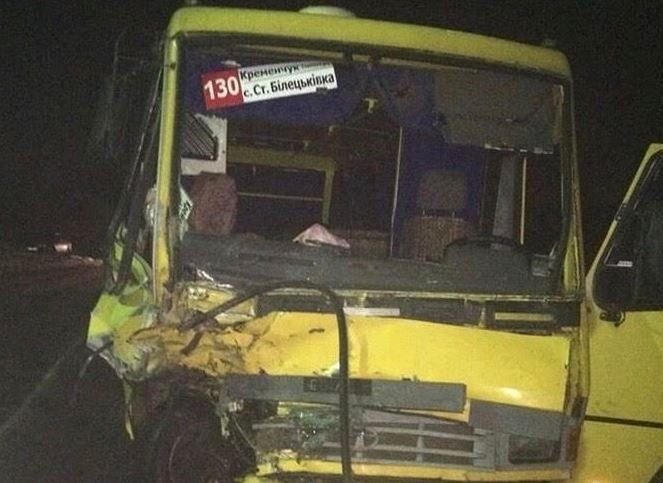 Масштабное ДТП в Полтавская области: на трассе столкнулись автобус и фургон, есть жертвы 