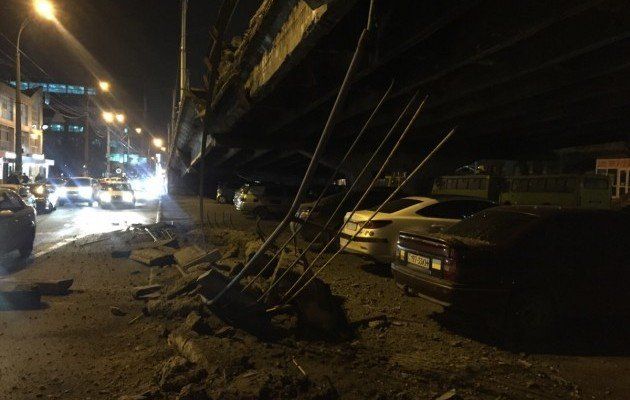 В Киеве рухнул Шулявский мост