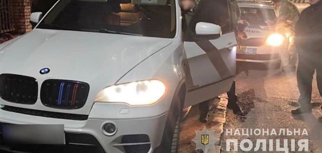 Бусы, джипы, "скорые": В Закарпатье военным передали почти полторы сотни изъятых авто