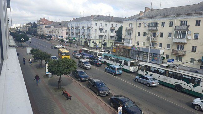 В центре Луцка террористы захватили автобус и 20 заложников-пассажиров 