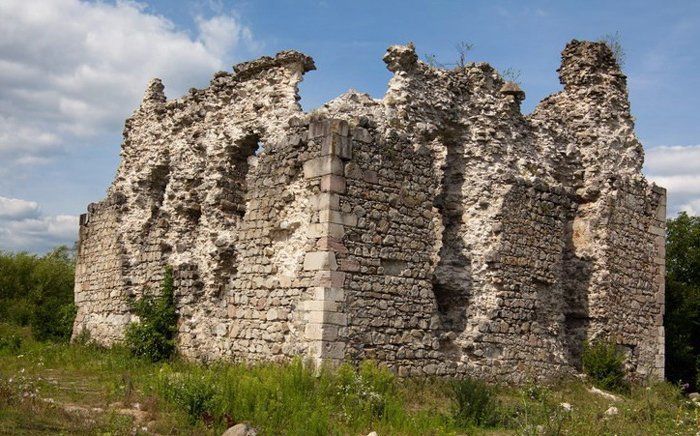 Середнянский замок Тамплиеров в Закарпатье