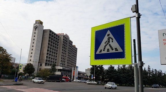 В Ужгороде появился новый знак пешеходного перехода