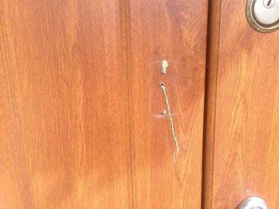 Народный губернатор Закарпатья разбил кодовый замок на двери местной прокуратуры