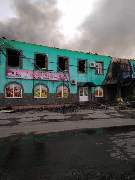 Пожарные в Закарпатье несколько часов тушили магазин