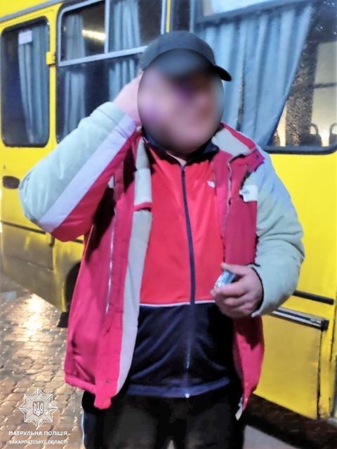 В центре Ужгорода маршрутчика поймали за позорным занятием