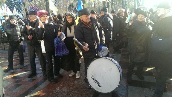 Количество митингующих в Киеве постоянно растет