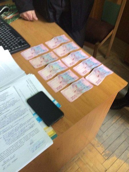 Задержан чиновник Мукачевской РГА при получении неправомерной выгоды