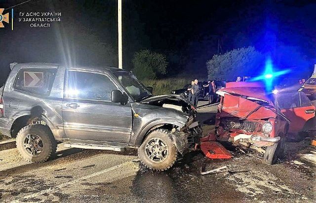 Шестеро травмированых, водитель Mitsubishi сбежал: Новые детали аварии в Закарпатье