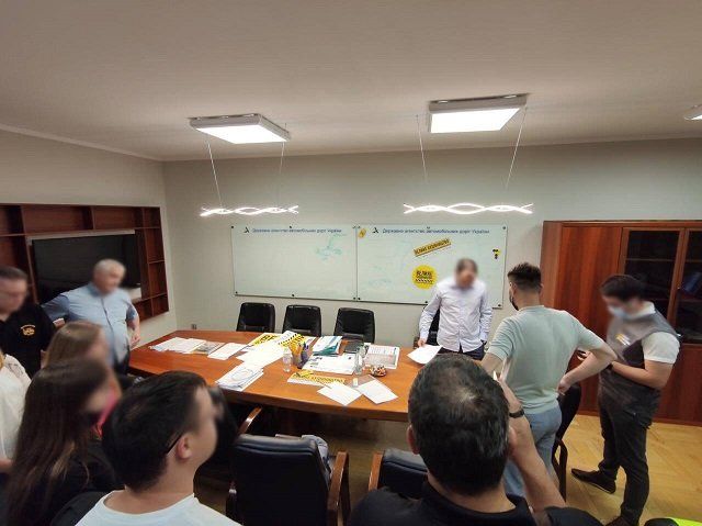Лидер ОПГ и коррупционер: В Польше задержали экс-главу Укравтодора времен Порошенко