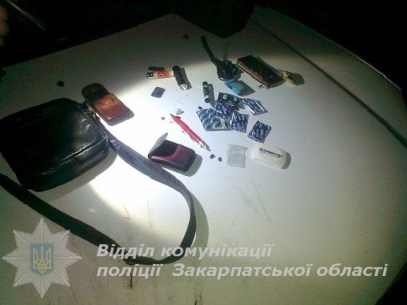 Мукачевская ГБР у водителя "Honda" обнаружила наркотики и оружие
