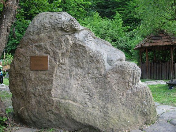 Монумент Василю Бовкаю в Закарпатті