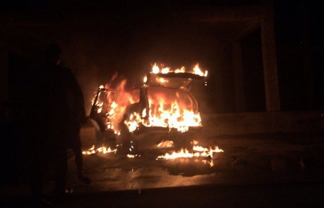 Полиция устанавливает обстоятельства, при которых в Ужгороде сгорел автомобиль