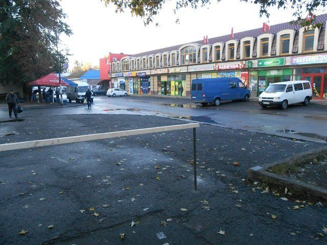 Ужгородский «Вопак» лишил пешеходов тротуара