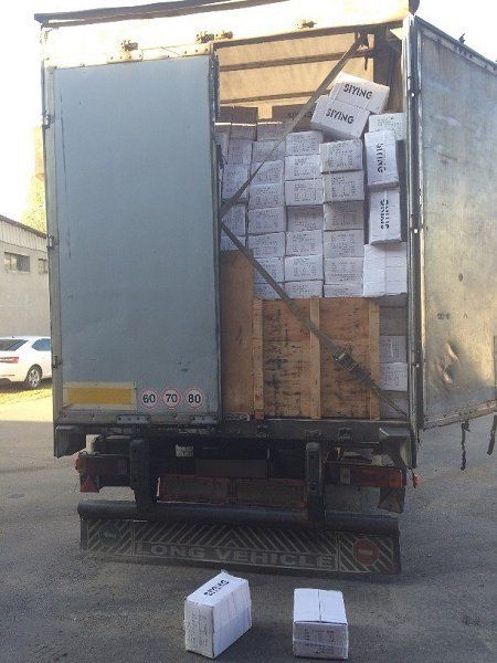 В Нижних Воротах задержали грузовик с обувью на 3 млн грн