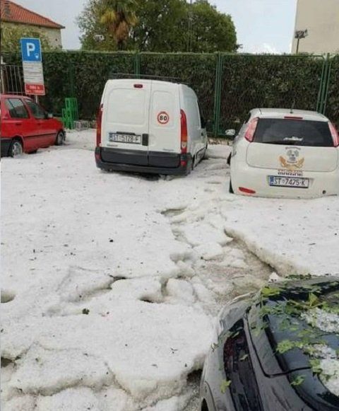 Что-то пошло не так: В разгар лета в Хорватии неожиданно выпал снег 