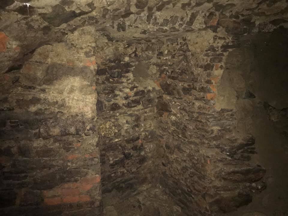 Обнаруженному на площади в Ужгороде подземелью больше 100 лет