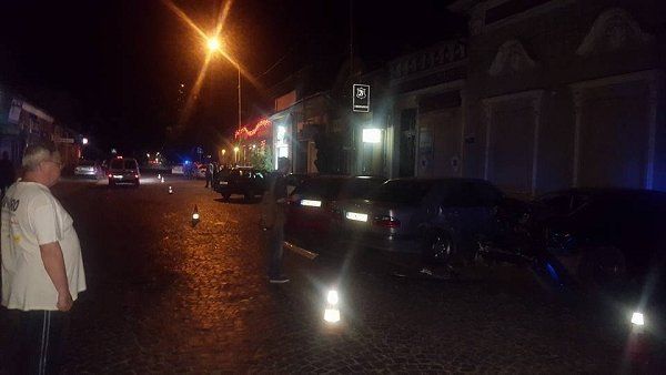 Ночью в Ужгороде пьяный на "BMW" устроил погром на Мукачевской