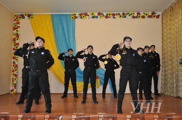На Закарпатье приняли присягу первые "школьные патрульные"