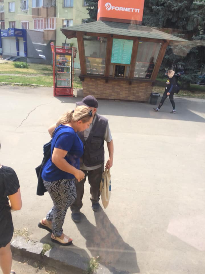 Омерзительная "труженица" после месячного перерыва вернулась на "работу" в Ужгороде 