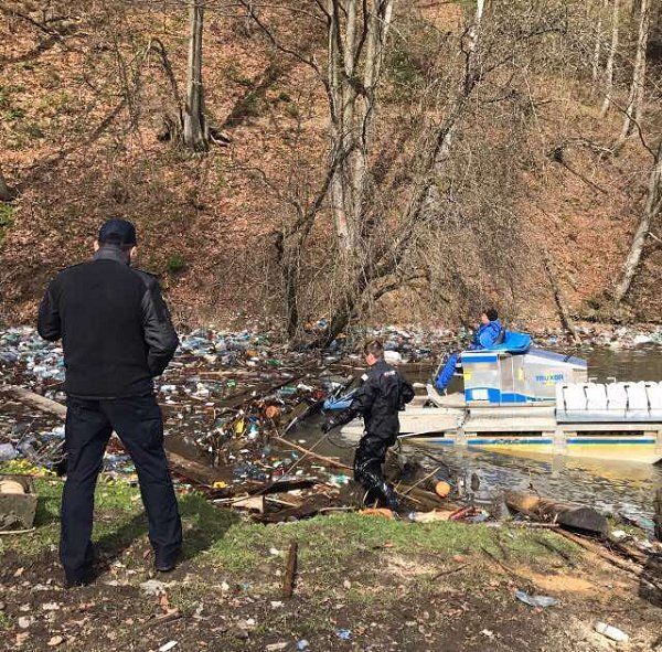 По поручению Москаля Ольшанскон водохранилище очищают от мусора