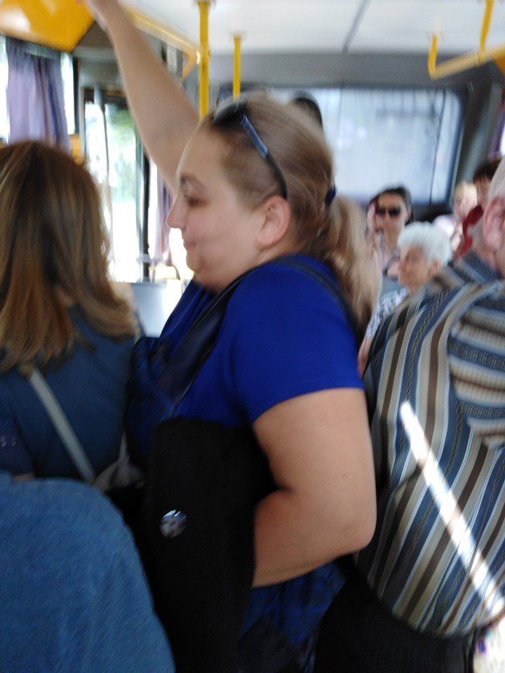 Омерзительная "труженица" после месячного перерыва вернулась на "работу" в Ужгороде 