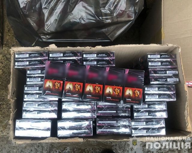 "Левых" сигарет на 200 000 изъяли у бизнесменши в Закарпатье