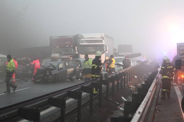 Масштабное дорожно-транспортное происшествие случилось в условиях густого тумана
