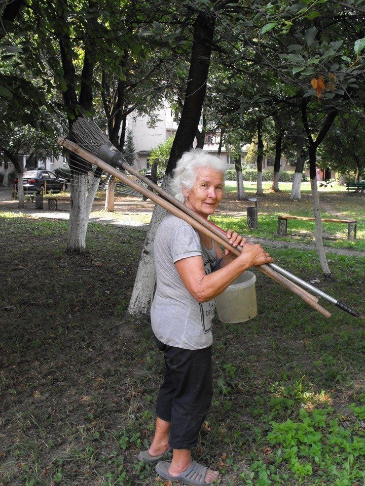 В Закарпатье 78-летняя бабушка нашла силы на то, чего не смог сделать весь район 