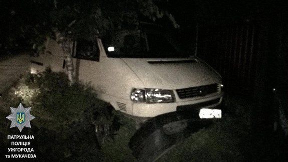 Патрульные Мукачева нашли пьяного мужчину, который смылся после ДТП