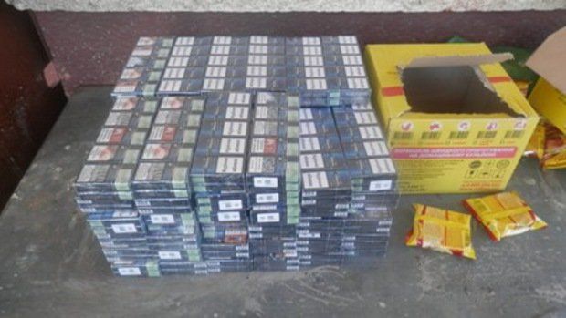 Во время проведения общего осмотра пограничники нашли 700 пачек сигарет